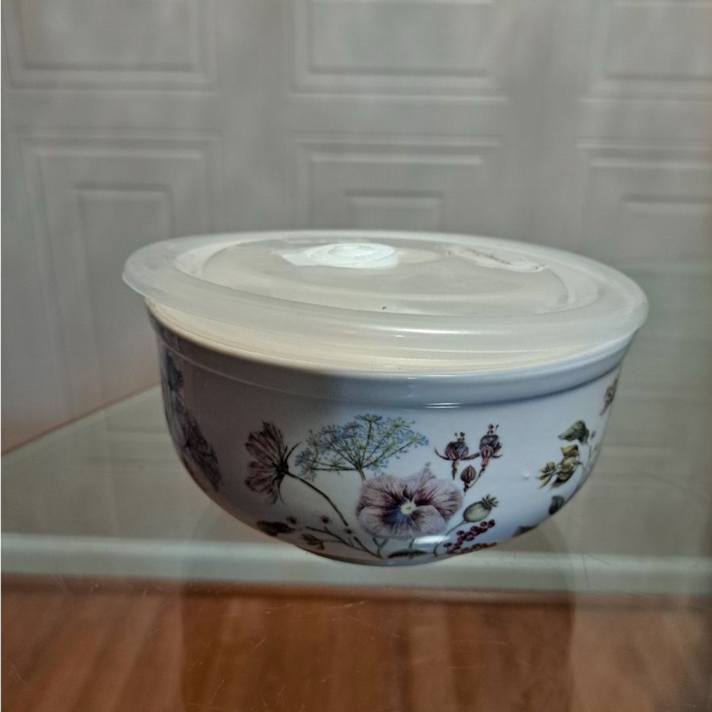 - Brand new Grace Pantry Bowl With Lid .6”